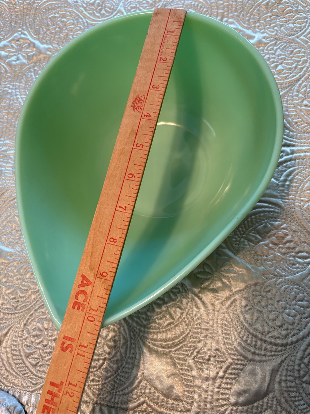 Beautiful, Perfect Condition Jadite Serving Bowl - Rare Teardrop 11 x 8 1/2 - Picture 2 of 9